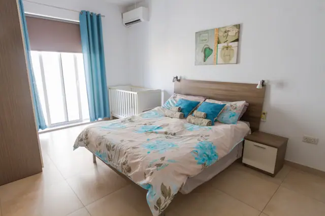 Main bedroom with queen bed